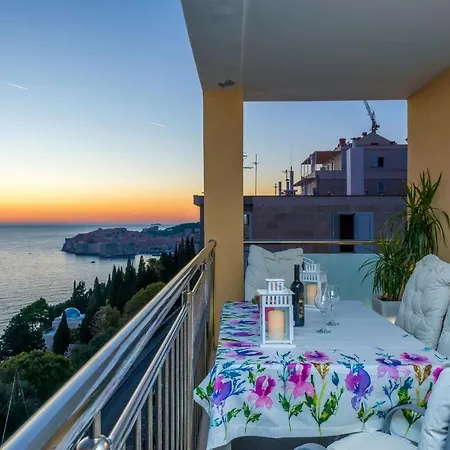 Violet Apartment *